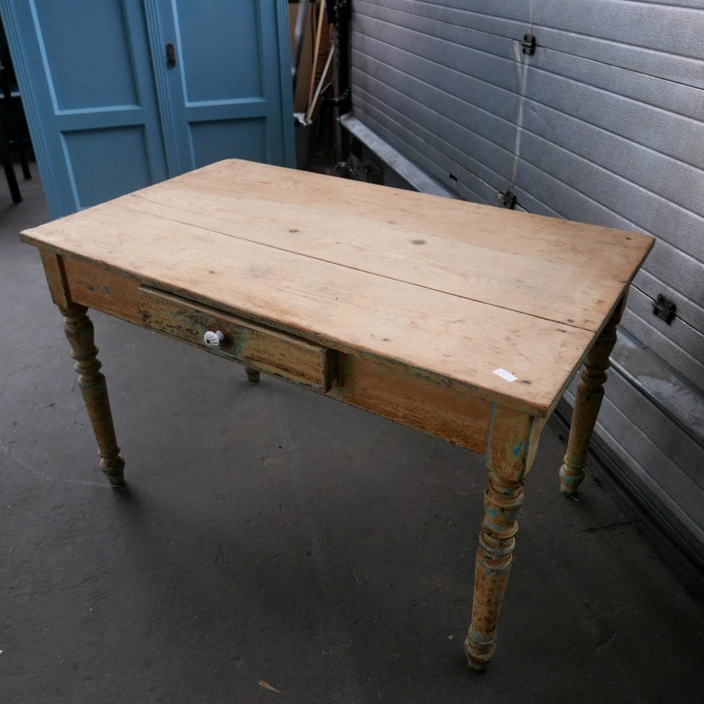 Gele eettafel