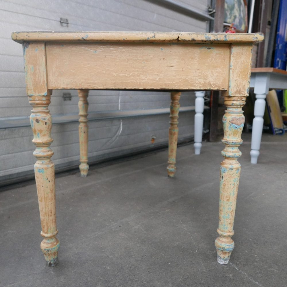 Gele eettafel