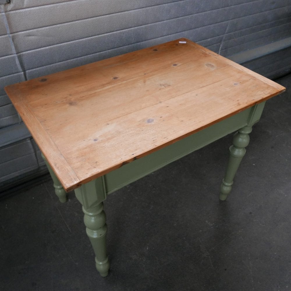 groene houten tafel