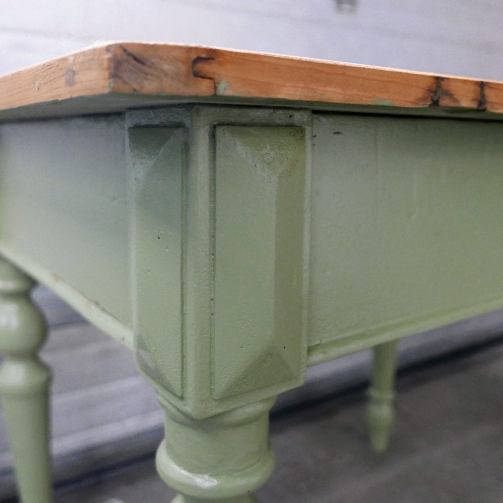 groene houten tafel