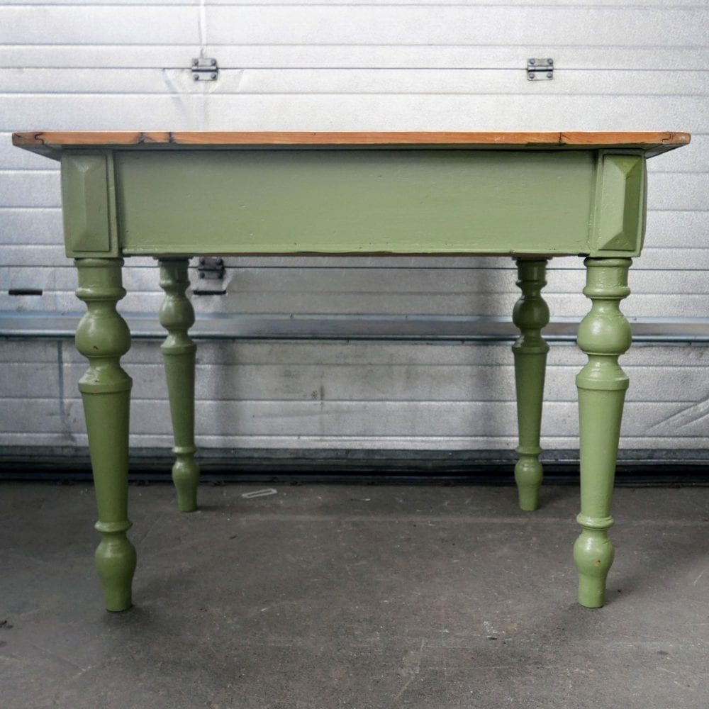 groene houten tafel