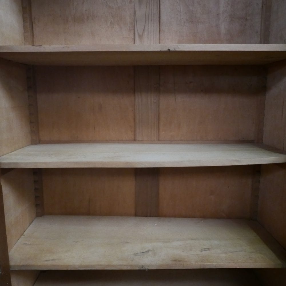 houten servieskast