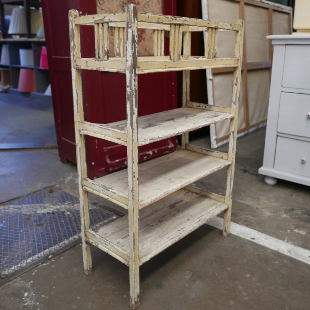 Houten plankenkastje