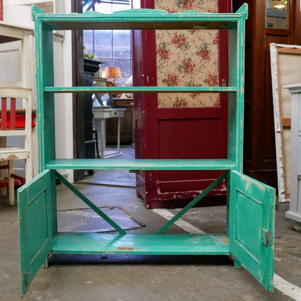 Mintgroene boekenkast