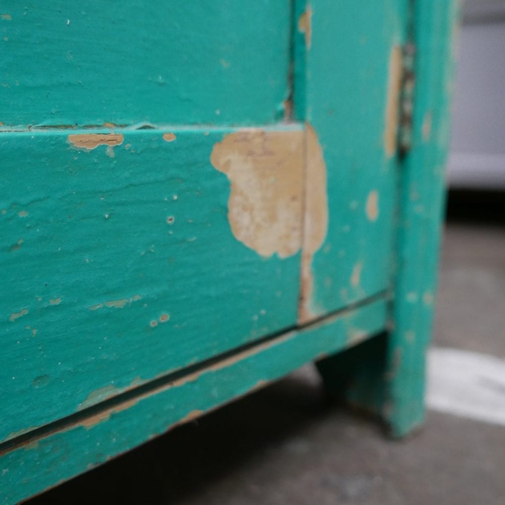 Mintgroene boekenkast