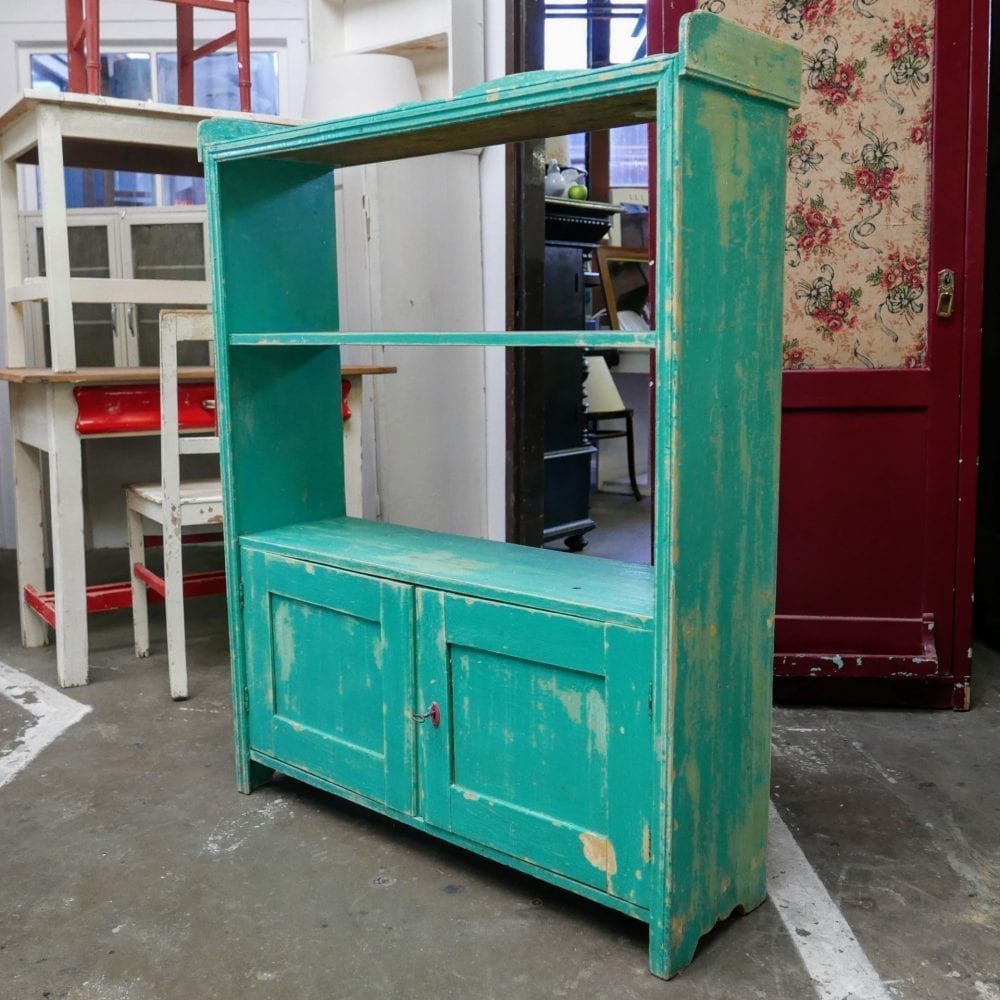 Mintgroene boekenkast