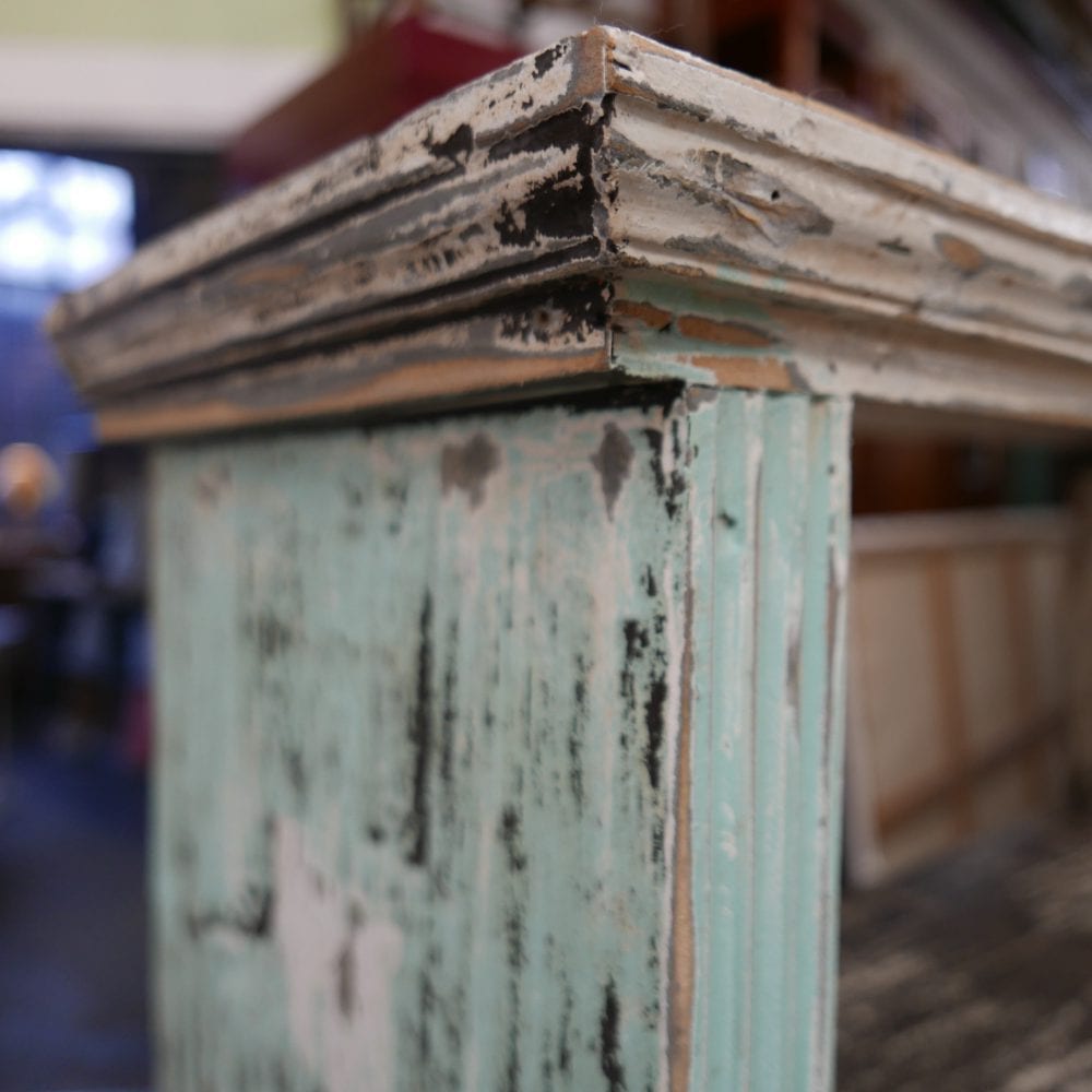 Mint-bruine boekenkast