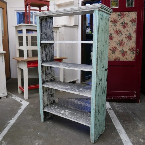 Mint-bruine boekenkast