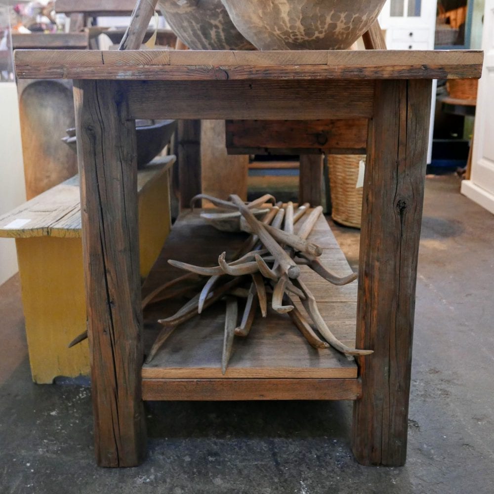 Houten winkeltafel of werktafel