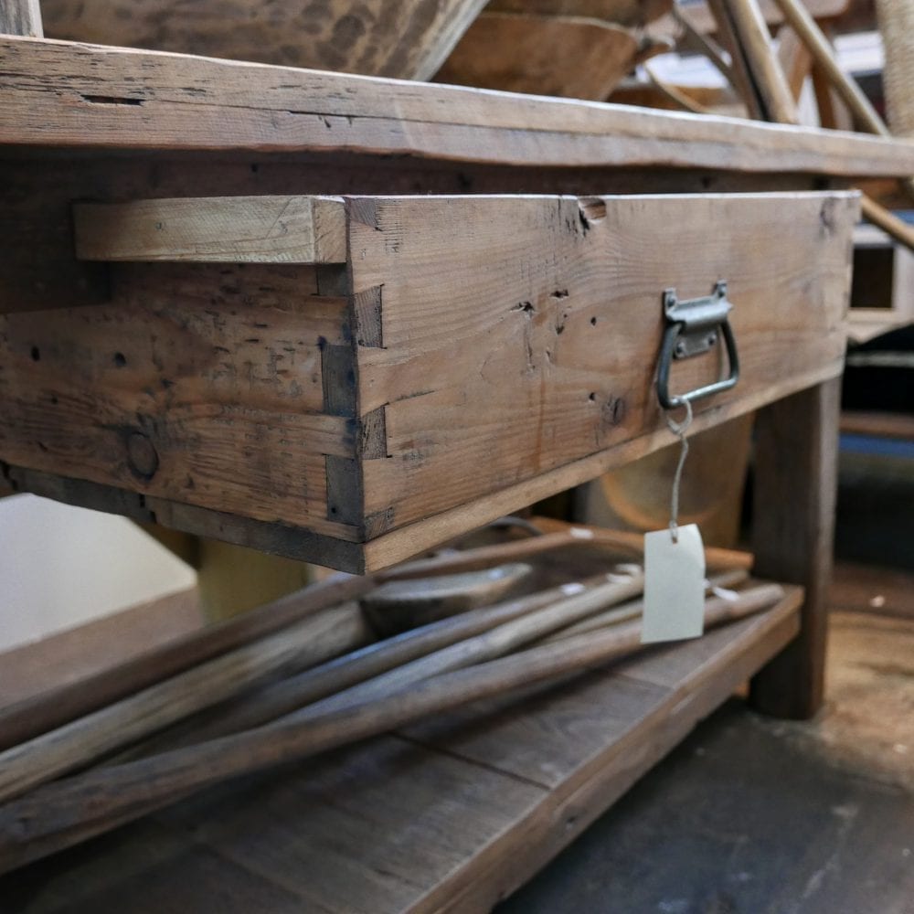 Houten winkeltafel of werktafel