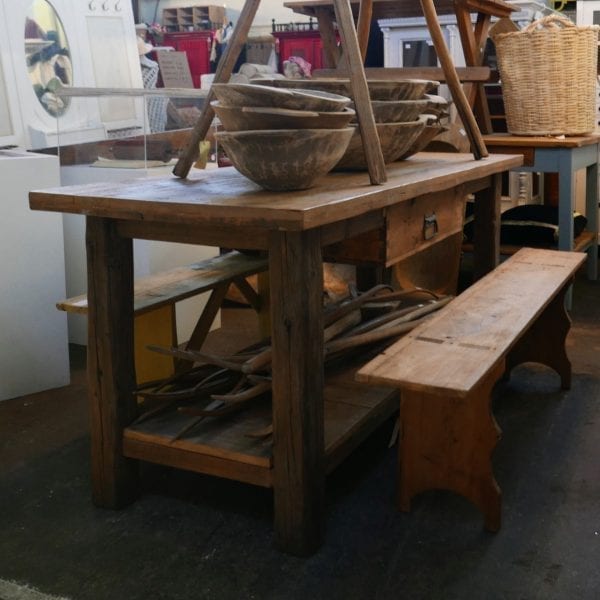 Houten winkeltafel of werktafel