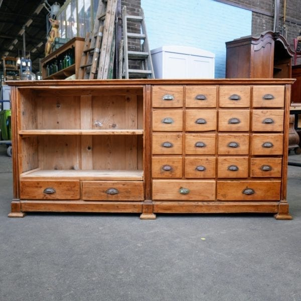 houten vakkenkast