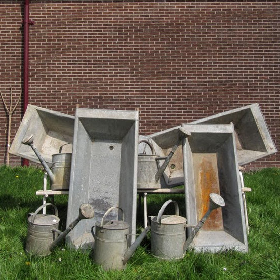 Zinken bakken en gieters