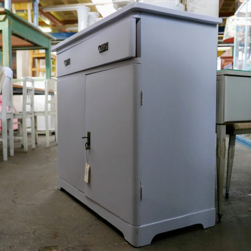 blauwgrijze commode