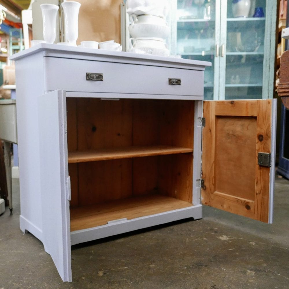 blauwgrijze commode