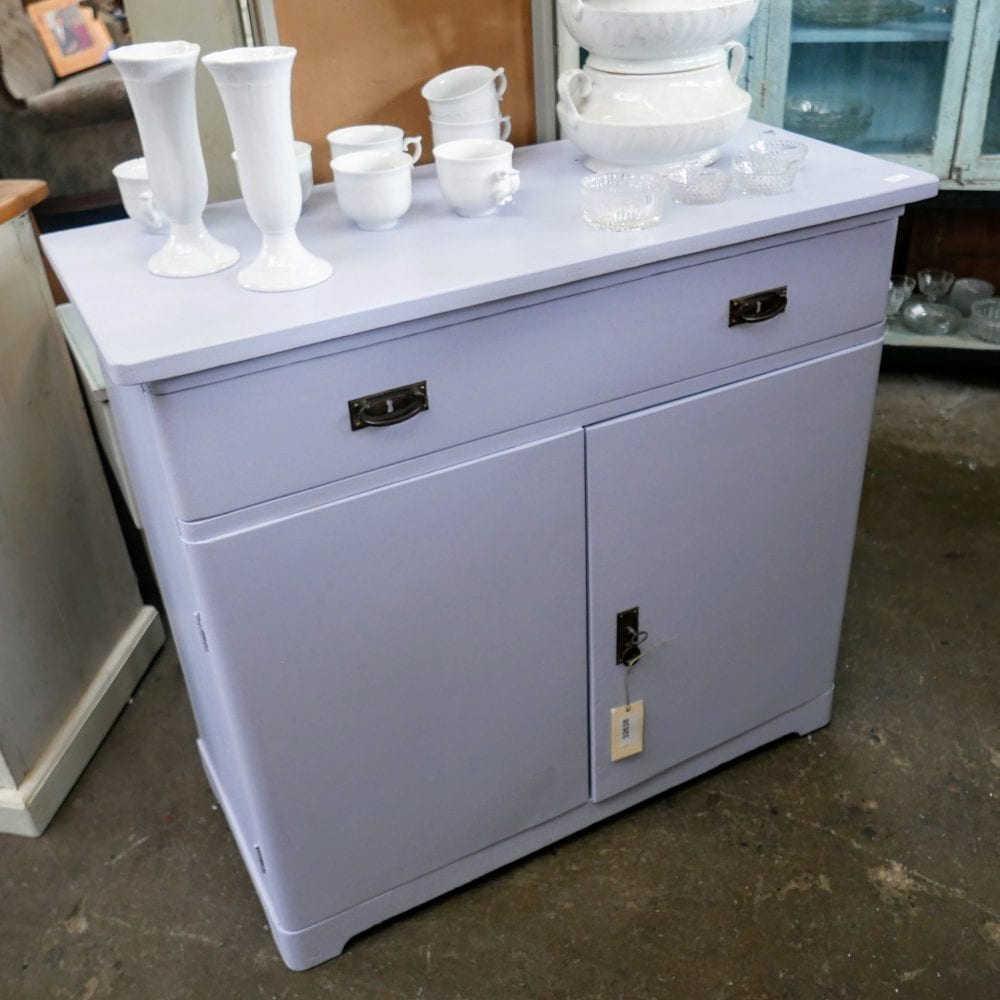 blauwgrijze commode