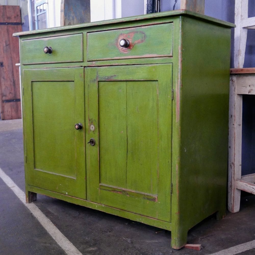 groene houten commode