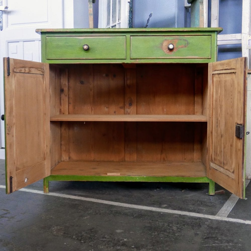 groene houten commode
