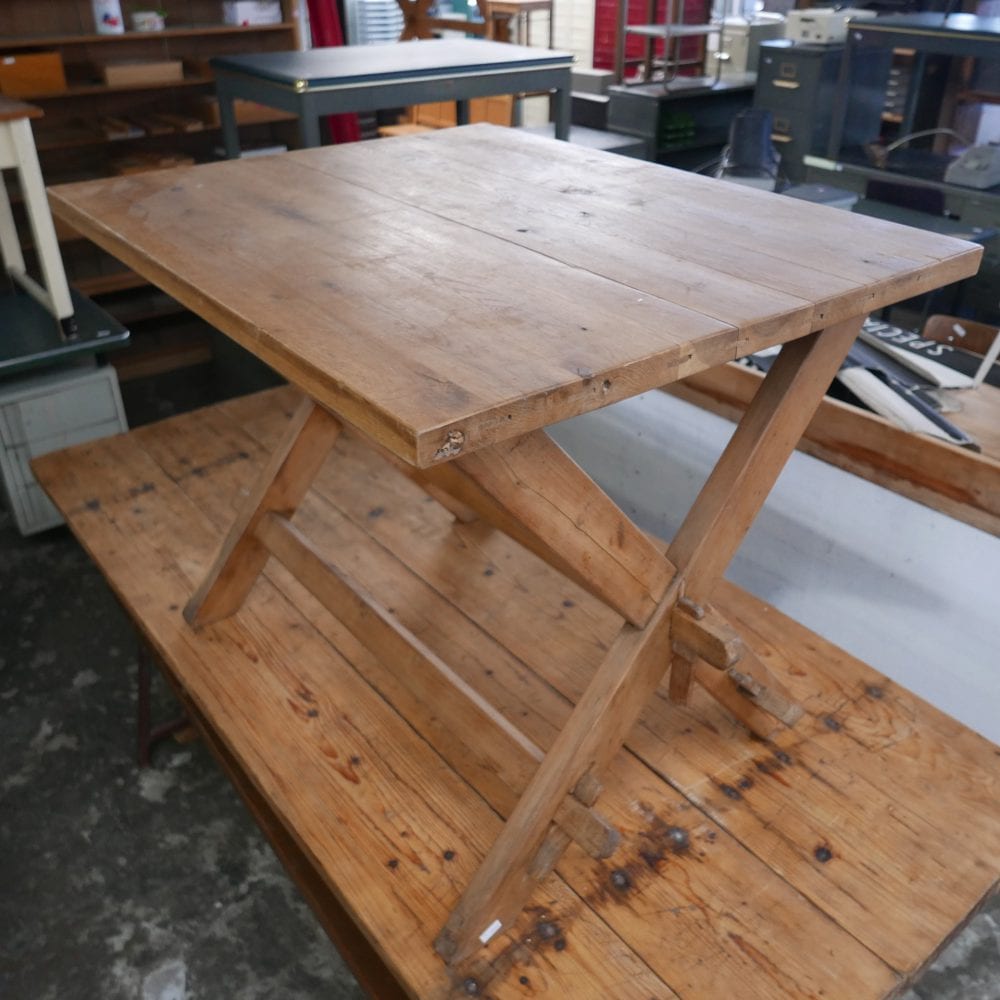 houten kruispoot tafel