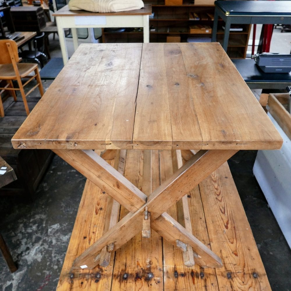 houten kruispoot tafel