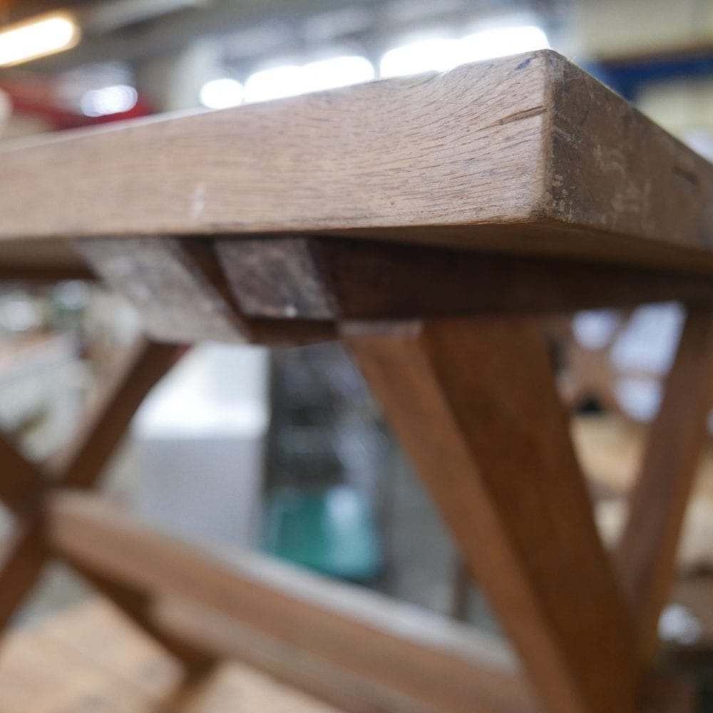 houten kruispoot tafel