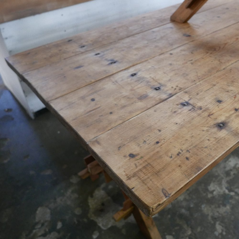 houten kruispoot tafel