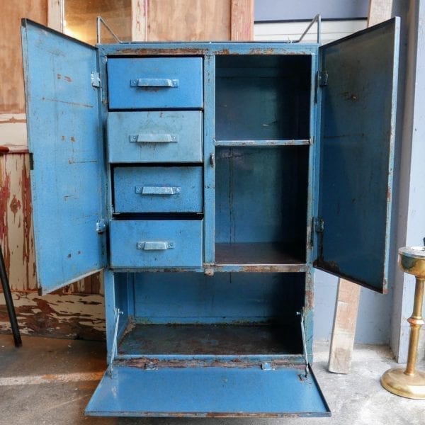 blauw metalen kast
