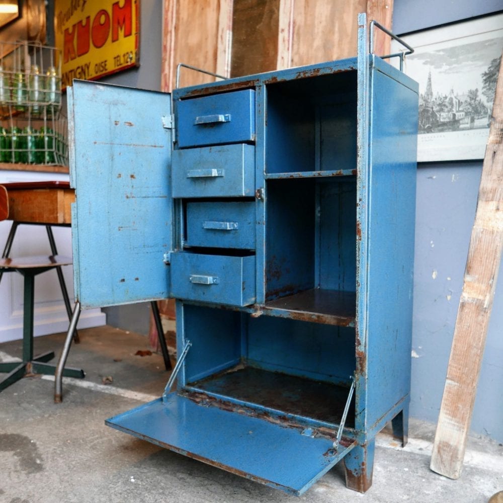 blauw metalen kast