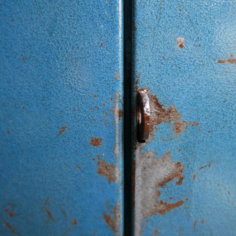 blauw metalen kast