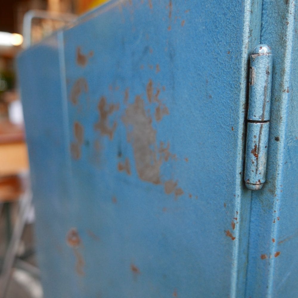 blauw metalen kast