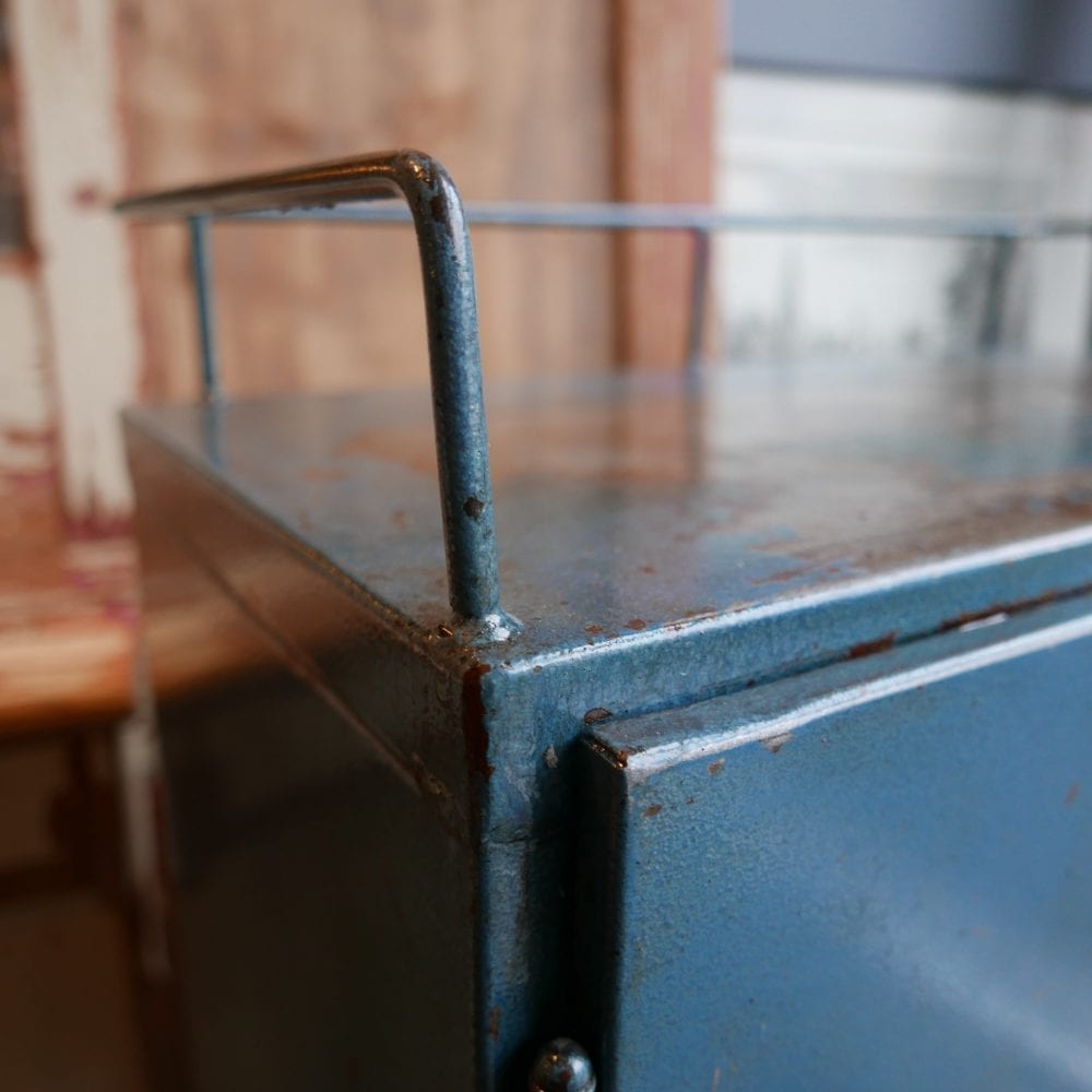 blauw metalen kast
