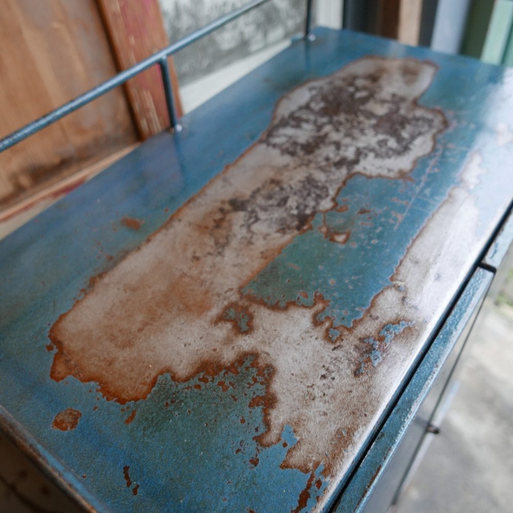 blauw metalen kast