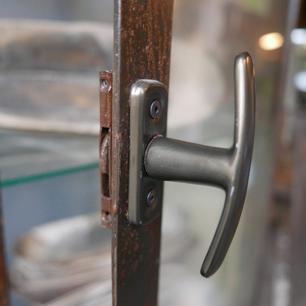 metalen vitrinekast