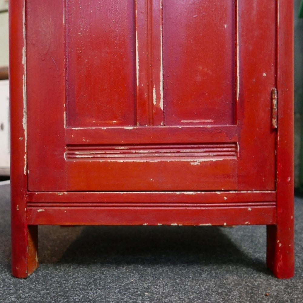rood nachtkastje