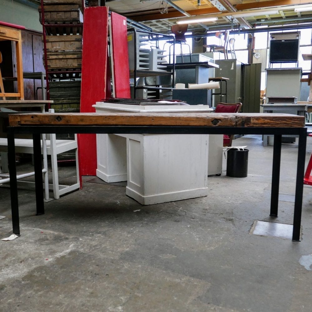 industriële tafel met werkbank blad