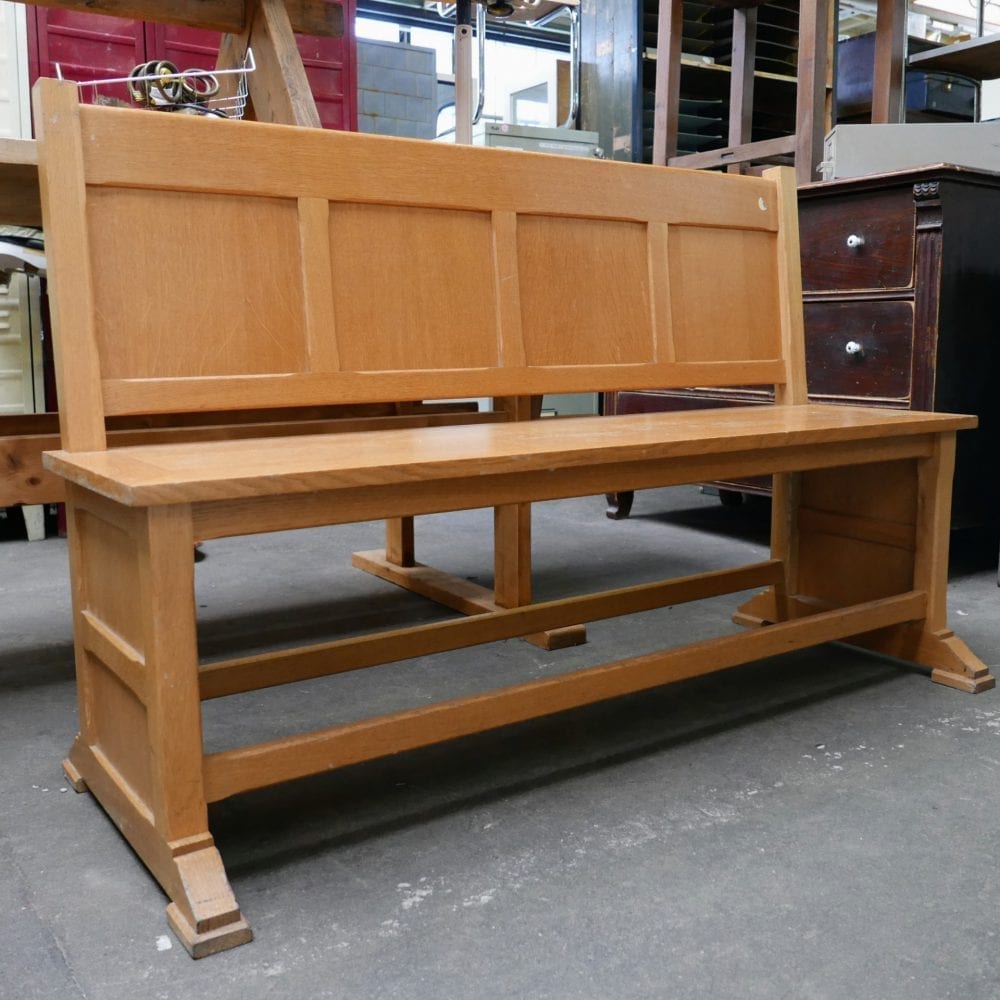 blank houten bank