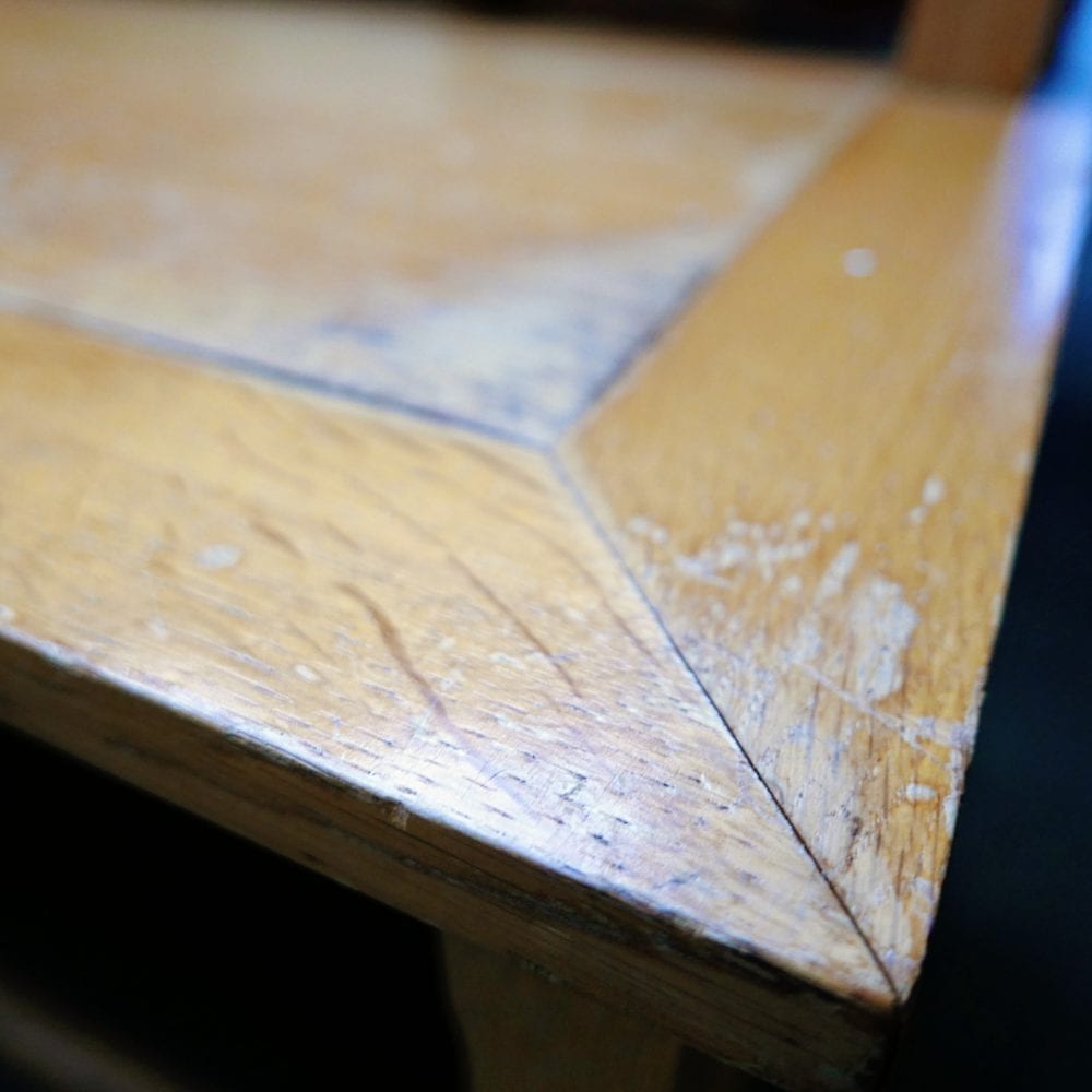 blank houten bank