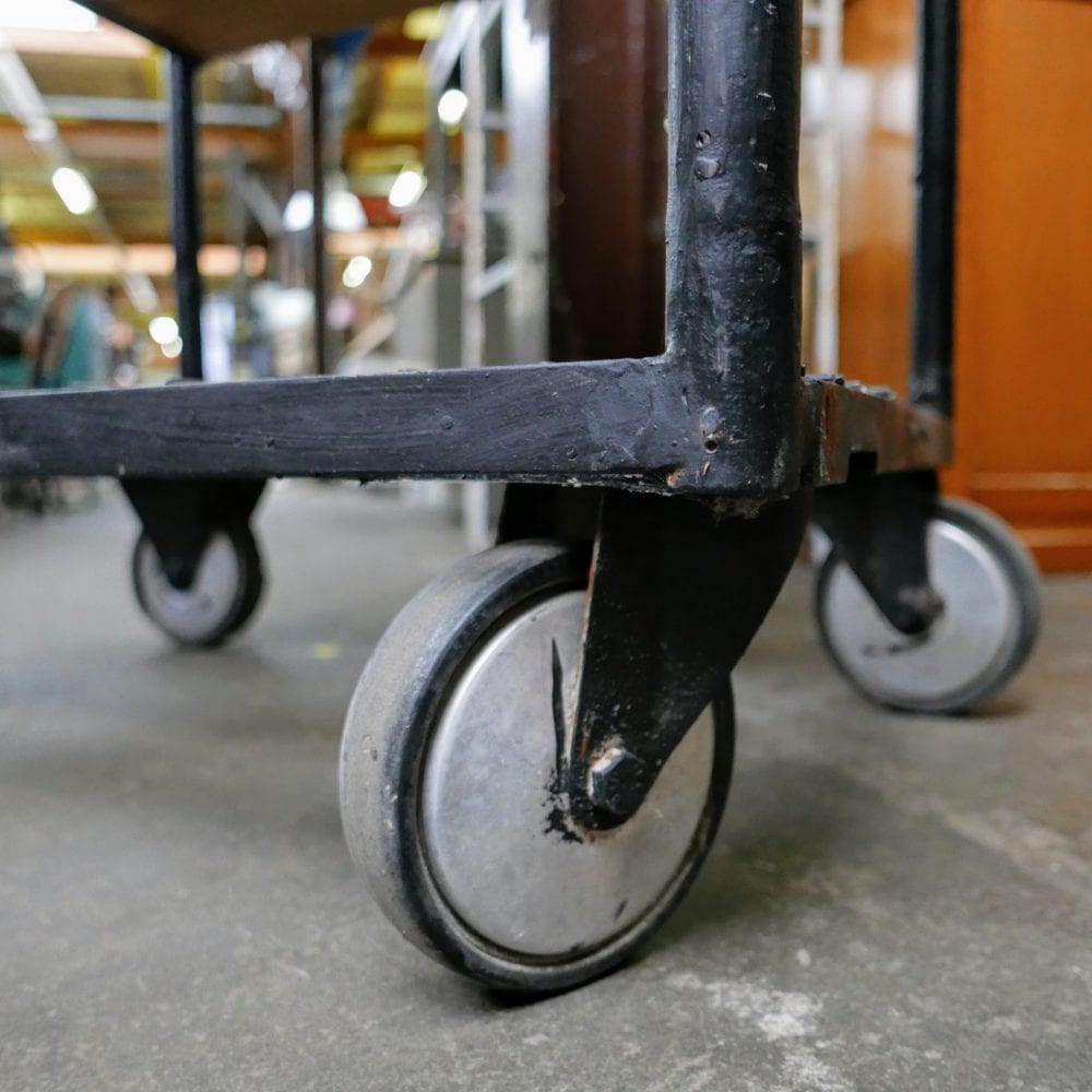 metalen stellingskast op wielen