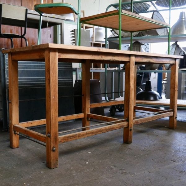 hoge houten tafel