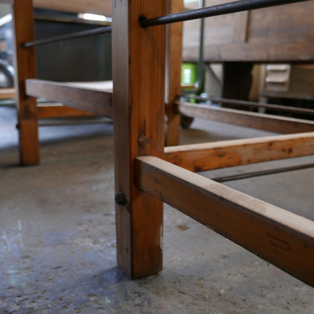 hoge houten tafel