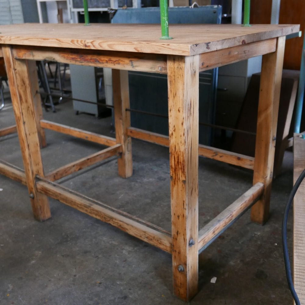 hoge houten tafel