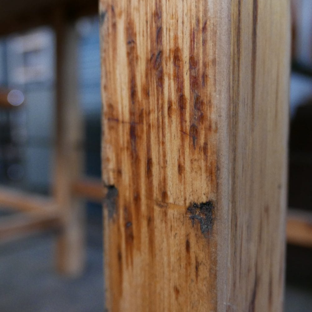 hoge houten tafel