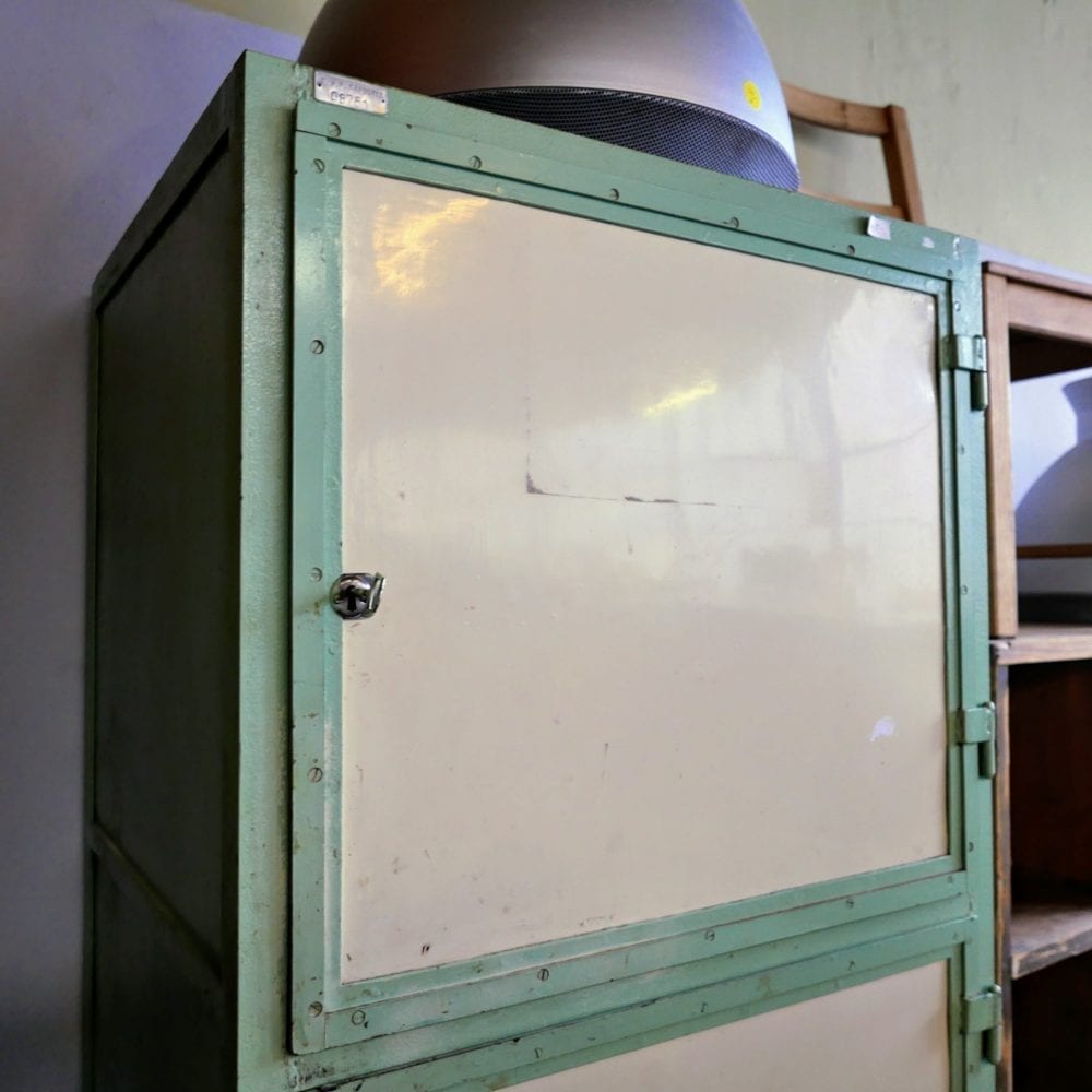 mint-crème kleurige metalen lockerkast