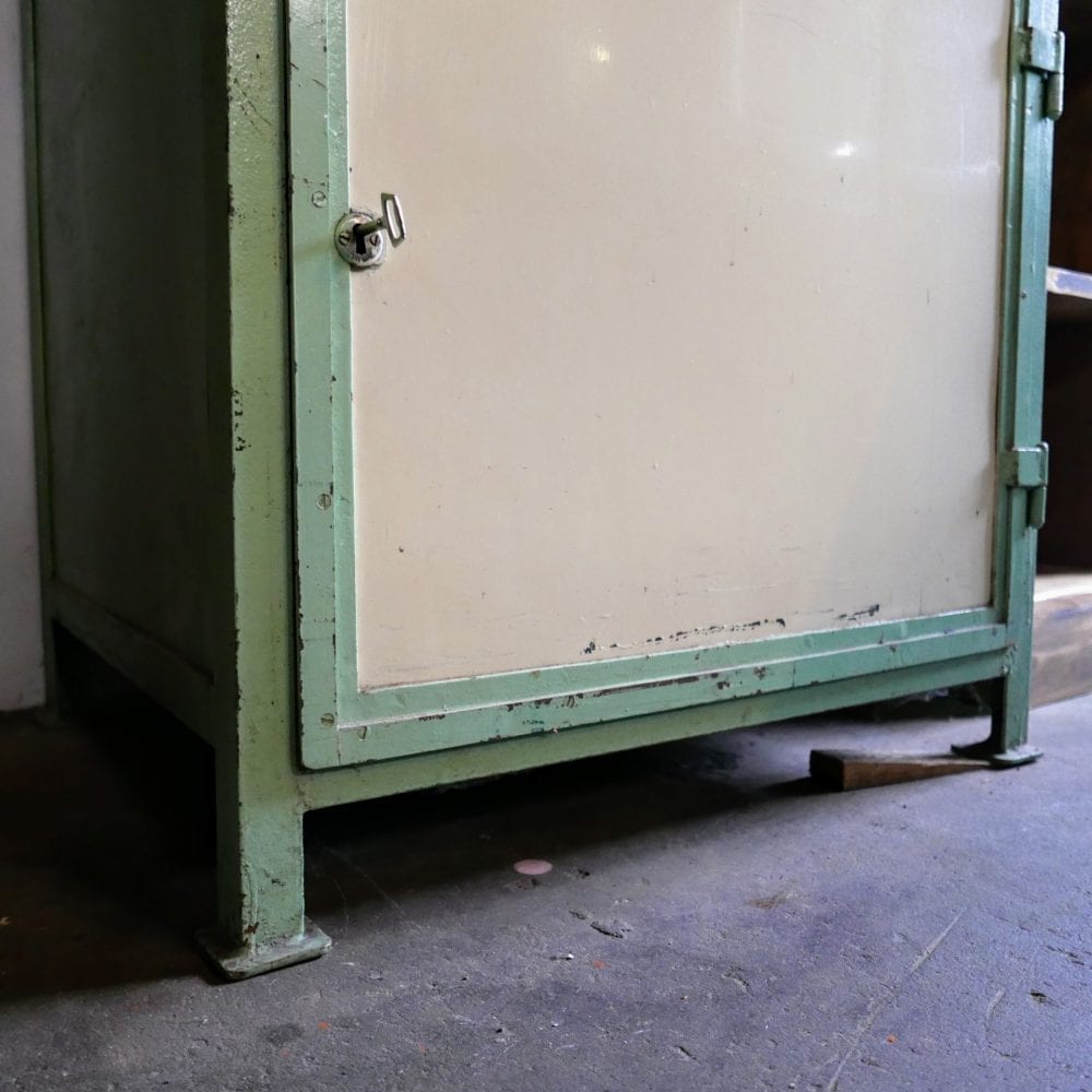 mint-crème kleurige metalen lockerkast