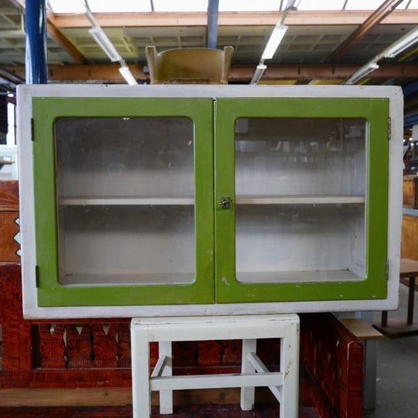 groen-witte hangkast