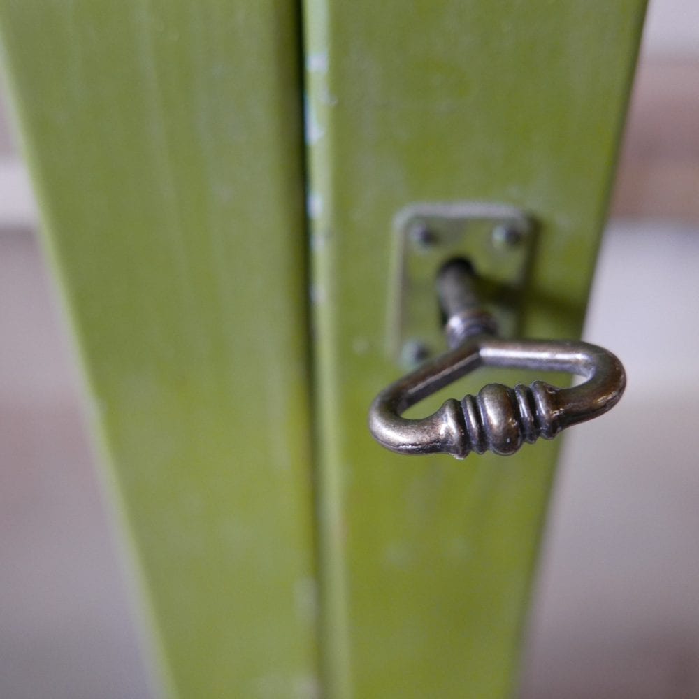 groen-witte hangkast