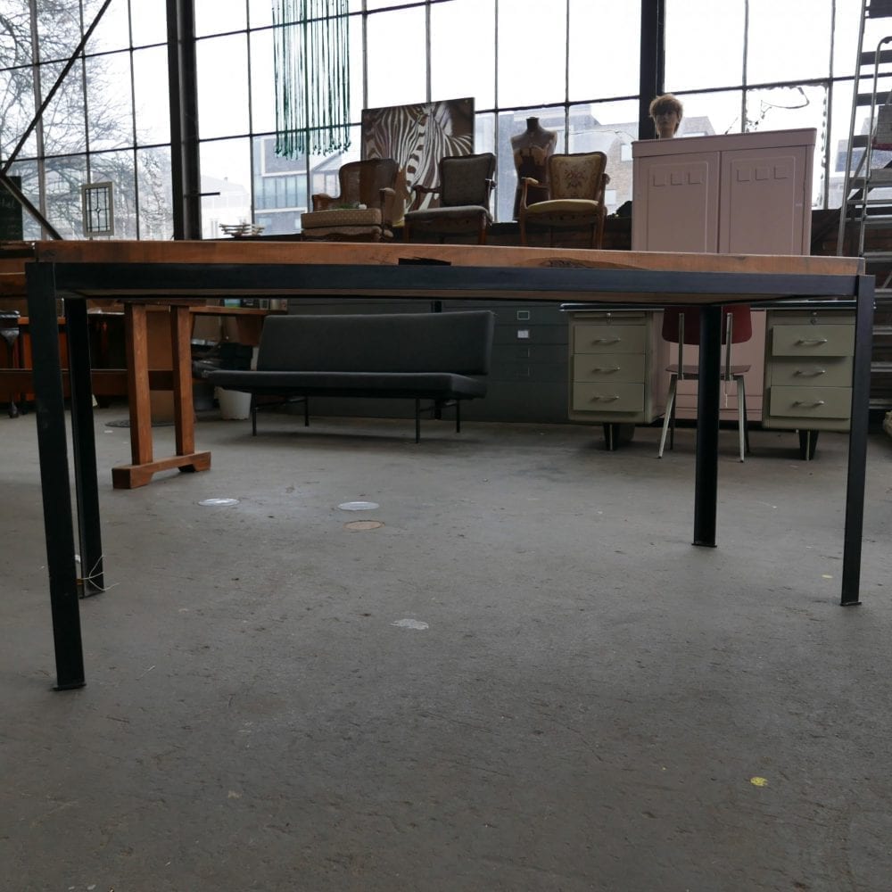 industriële houten tafel