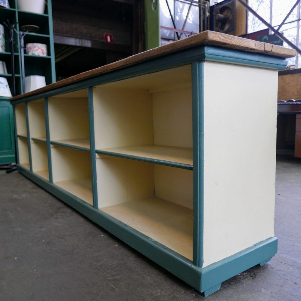 houten crème-blauwe toonbank