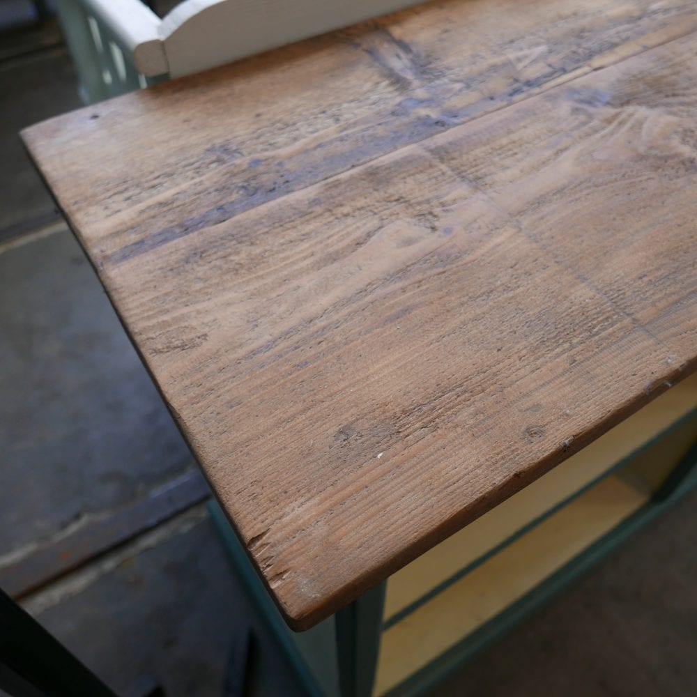 houten crème-blauwe toonbank