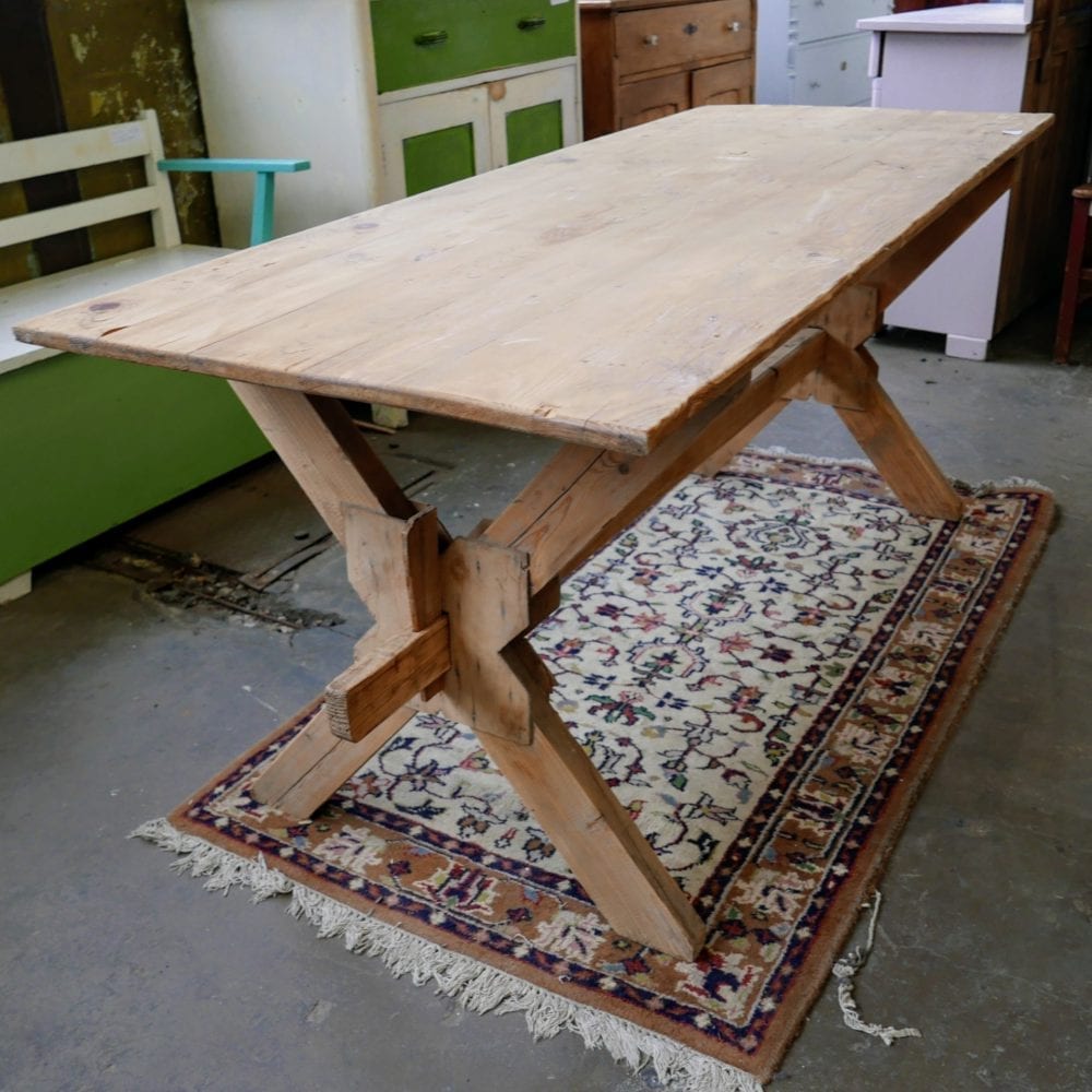 kruispoot tafel